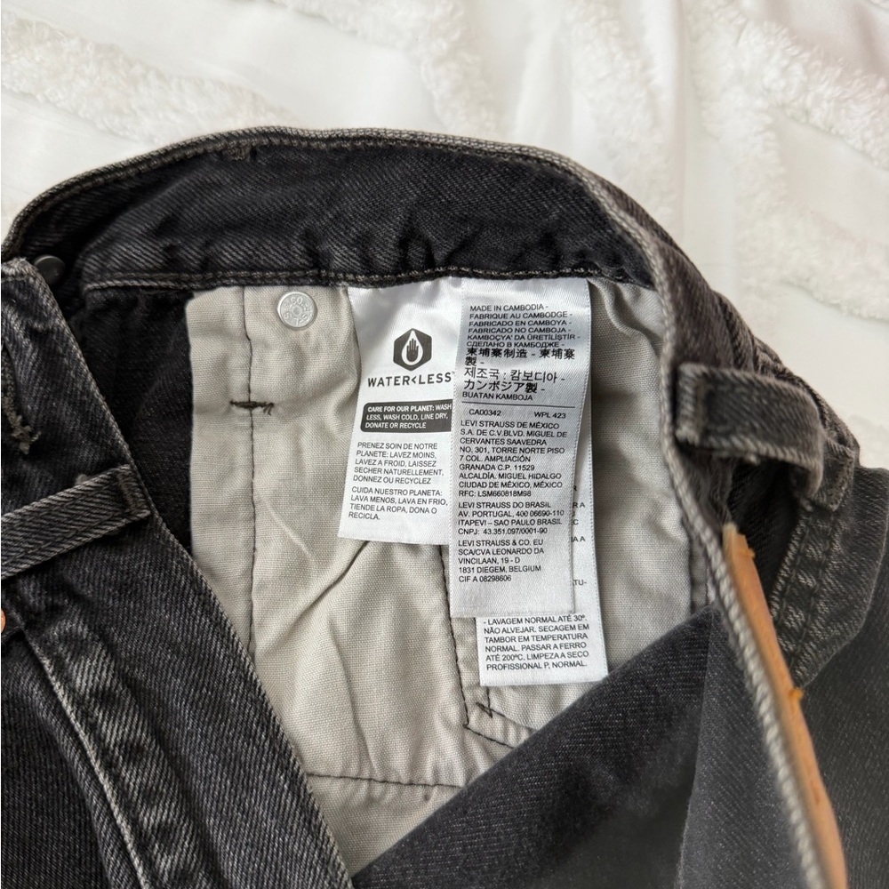 Levi’s premium Black Distressed Women's Shorts - Picture 6 of 7